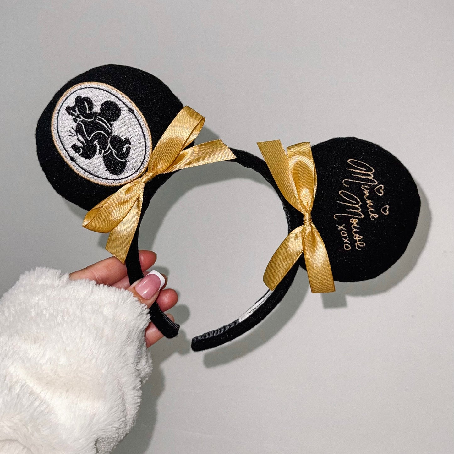 Vintage Min Mouse Silhouette